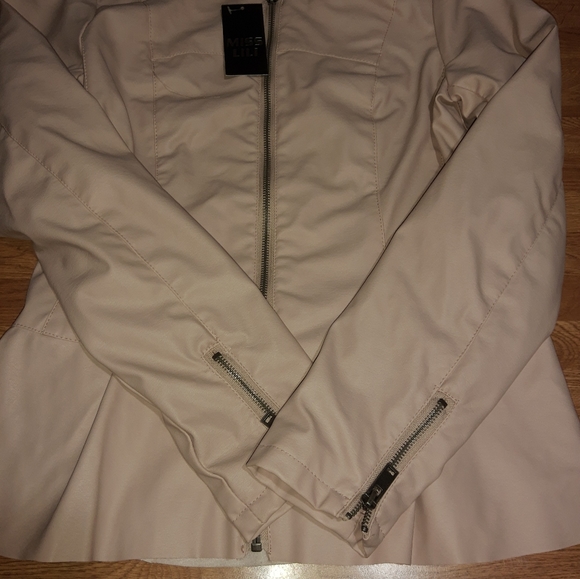 Jacket - Picture 5 of 5